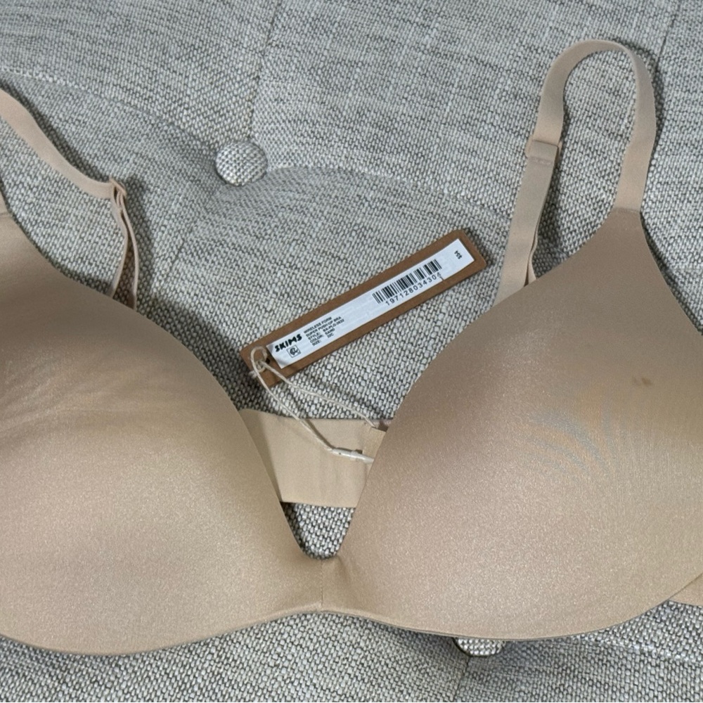 Skims wireless form super push up Bra, sand